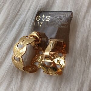 Vintage Clip-on Hoop Earrings Gold Tone Costume Fashion Jewelry Retro Golden vtg